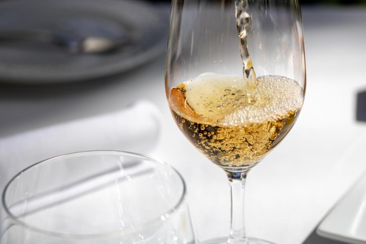 The Vintage House - Douro Hotel Pinhao Luaran gambar A glass of Champagne